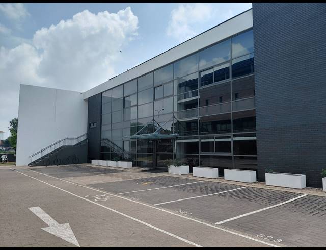 1,005M² OFFICE TO LET IN BRYANSTON